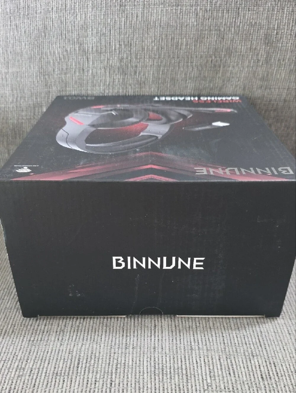 Binnune Black and Red Wireless Gaming Headset BW01, New In Box.